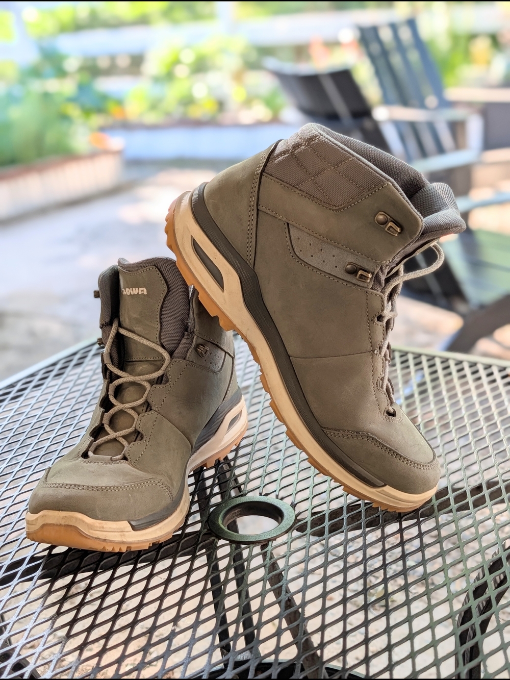 Lowa Women's Hiking Boots in Olive Green Sz 8.5